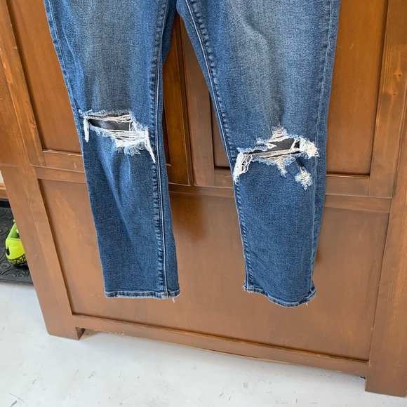 AMERICAN EAGLE stretch distresses mom jeans size 6 11in rise 25-26 inseam - Picture 6 of 10